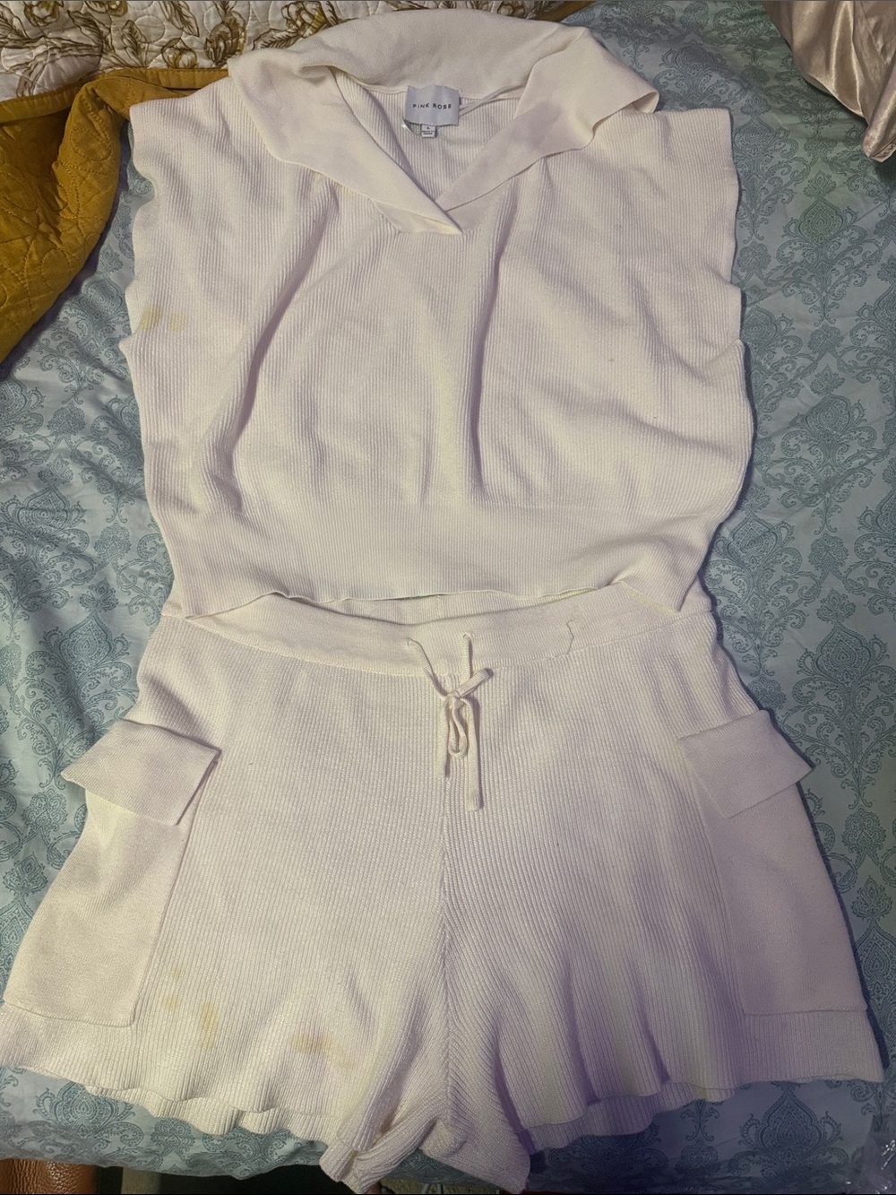Soft Cream Knit Two-Piece sleeveless collared shirt & Shorts Set
